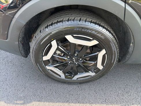 Certified 2023 Kia Telluride S w/ S Sunroof Package AWD/4WD image 26