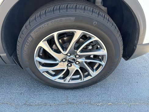 Used 2022 Lincoln Corsair FWD w/ Equipment Group 101A image 6