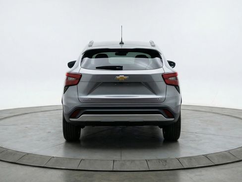 Used 2025 Chevrolet Trax LT w/ LT Convenience Package image 7