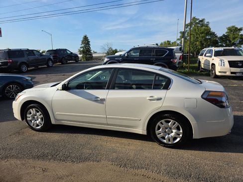 Used 2010 Nissan Altima 2.5 S w/ Convenience Plus Pkg image 3
