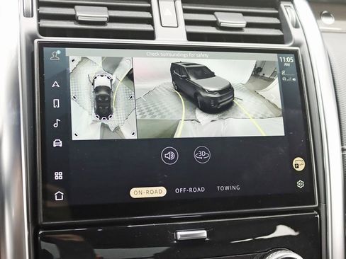 Used 2023 Land Rover Discovery Metropolitan Edition image 21