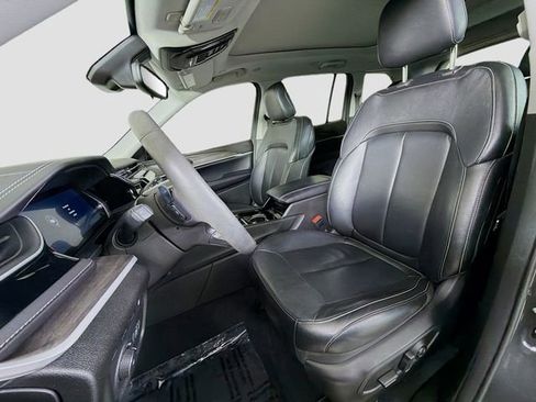 Used 2022 Jeep Grand Cherokee Limited 4xe image 11