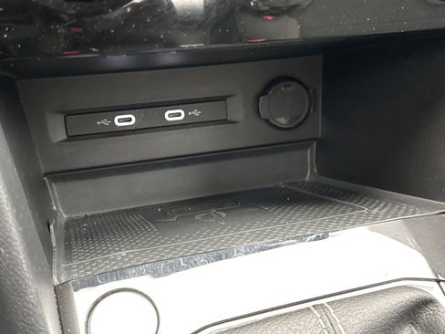 Used 2023 Volkswagen Taos SE image 15