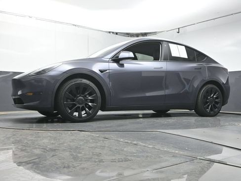 Used 2023 Tesla Model Y Long Range AWD/4WD image 33
