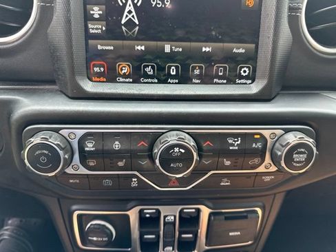Used 2023 Jeep Wrangler Unlimited Sahara w/ Cold Weather Group AWD/4WD image 12