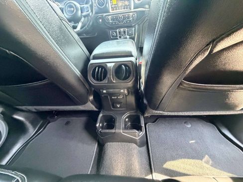 Used 2020 Jeep Gladiator Overland AWD/4WD image 27