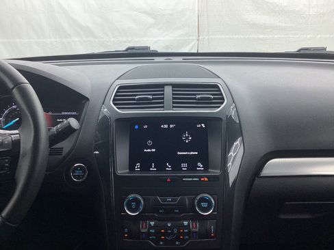 Used 2018 Ford Explorer XLT w/ Equipment Group 201A image 30