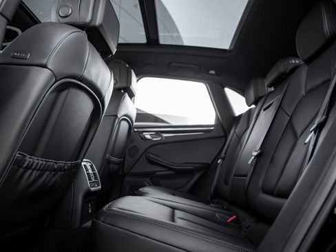 Certified 2026 Porsche Macan AWD/4WD image 34