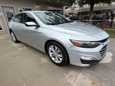 Used 2020 Chevrolet Malibu LT image 2