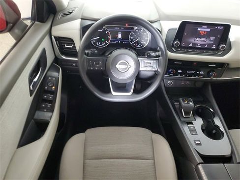 Used 2022 Nissan Rogue SV image 18