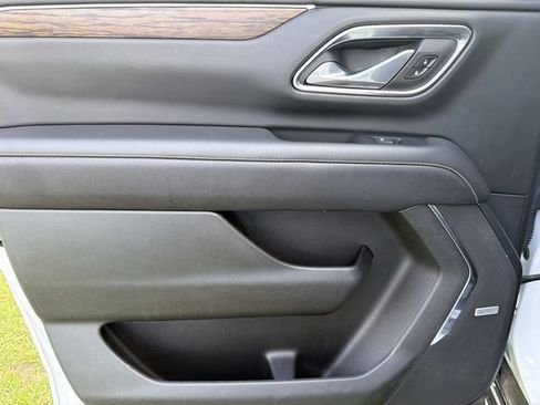 Used 2023 Chevrolet Suburban Premier AWD/4WD image 19