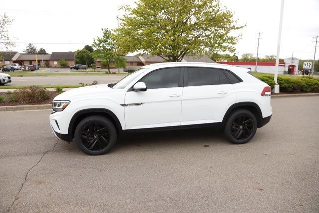 Used 2023 Volkswagen Atlas Cross Sport SE w/ Black Wheel Package AWD/4WD image 7