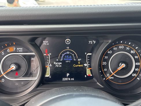 Used 2024 Jeep Wrangler Unlimited Rubicon w/ XTREMEE 35" Tire Package image 12