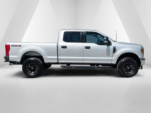 Used 2019 Ford F250 XLT w/ Snow Plow Prep Package AWD/4WD image 9