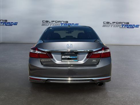 Used 2017 Honda Accord EX image 6