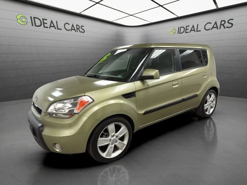 Used 2010 Kia Soul ! FWD image 1