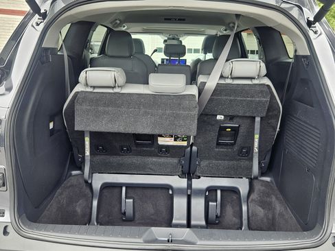 Certified 2025 Toyota Sienna XLE FWD image 29