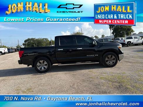 Used 2018 Nissan Titan SV w/ SV Convenience Package AWD/4WD image 17