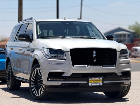 Used 2021 Lincoln Navigator Reserve image 2