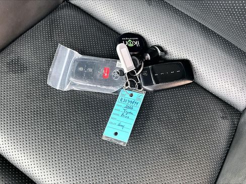 Certified 2024 Toyota Prius XLE FWD image 15