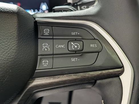 Used 2023 Jeep Grand Cherokee L Limited AWD/4WD image 22