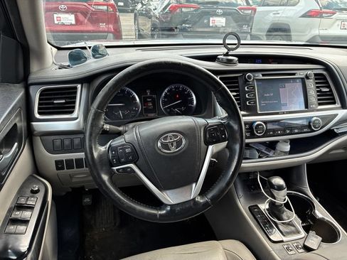 Used 2015 Toyota Highlander XLE AWD/4WD image 6