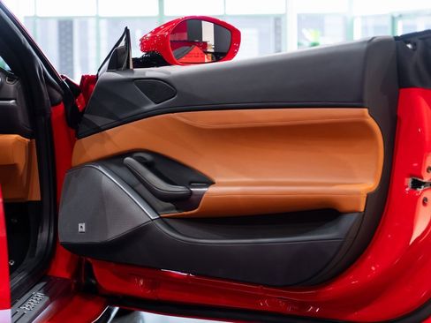 Certified 2019 Ferrari Portofino image 42