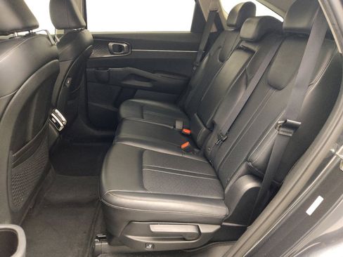 Used 2023 Kia Sorento S FWD image 18