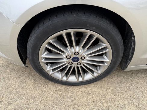 Used 2014 Ford Fusion SE w/ Equipment Group 202A image 6