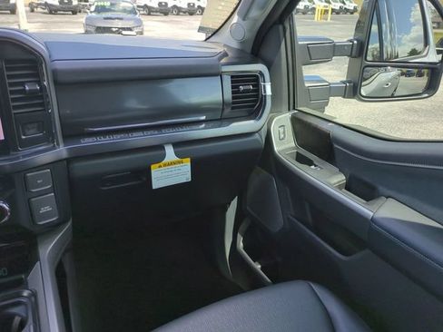 New 2026 Ford F250 Lariat w/ Black Appearance Package AWD/4WD image 16
