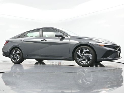 Used 2024 Hyundai Elantra SEL w/ Convenience Package FWD image 46