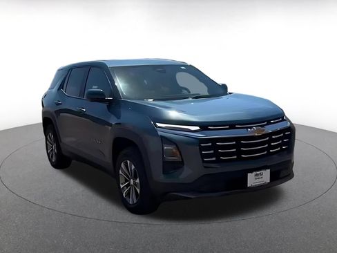Used 2025 Chevrolet Equinox LT FWD image 3