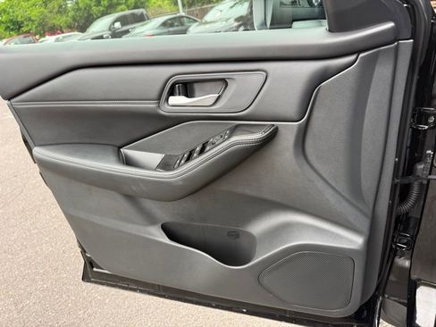 Certified 2026 Nissan Rogue SV AWD/4WD image 19