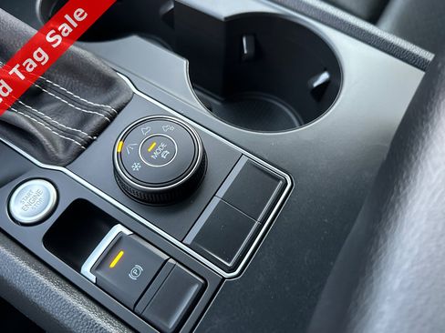 Certified 2022 Volkswagen Atlas Cross Sport SE image 30