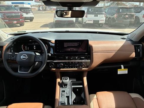 New 2026 Nissan Pathfinder Platinum FWD image 14