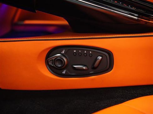 Used 2025 Aston Martin V8 Vantage Coupe image 29