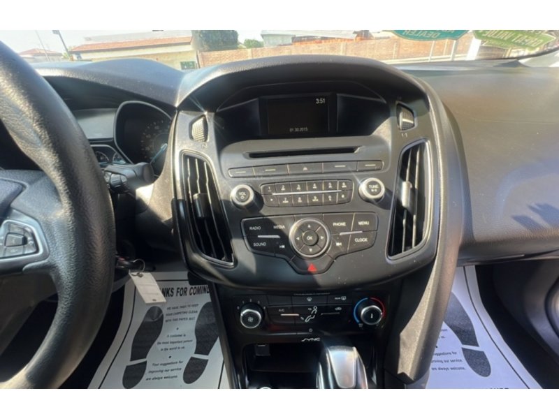 Used 2015 Ford Focus SE FWD image 23