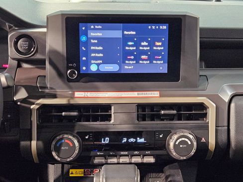 Certified 2025 Toyota Tacoma SR5 w/ SR5 Upgrade Package AWD/4WD image 16