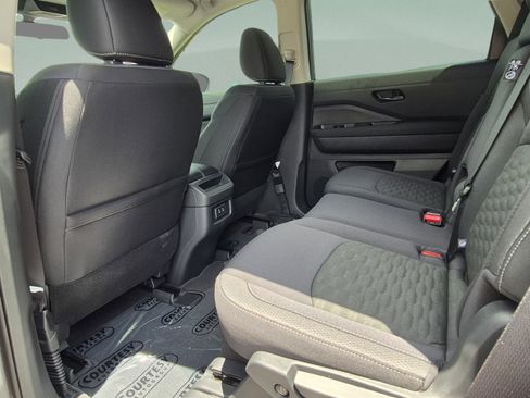 Used 2026 Nissan Pathfinder SV FWD image 18