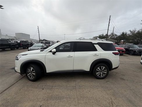 Used 2023 Nissan Pathfinder SL w/ Lighting Package (N92) image 8