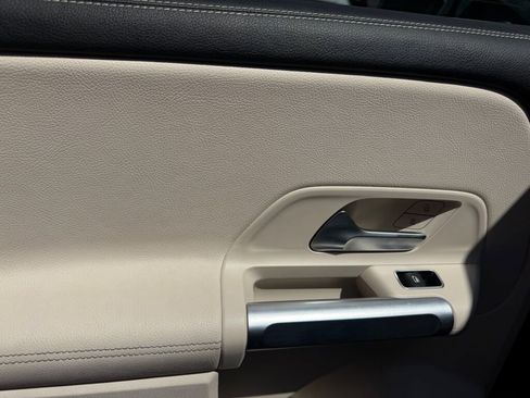 Certified 2022 Mercedes-Benz GLB 250 4MATIC image 17