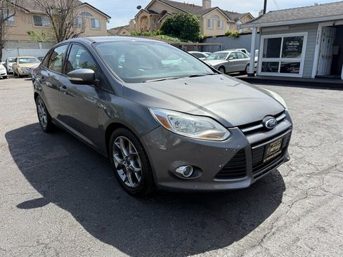 Used 2013 Ford Focus SE FWD image 3