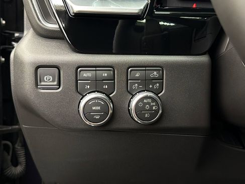 Used 2026 GMC Sierra 1500 SLT AWD/4WD image 24