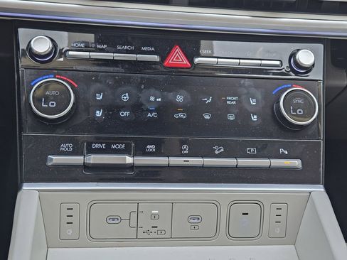 Used 2025 Hyundai Santa Fe Calligraphy AWD/4WD image 15