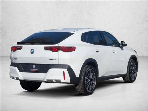 Used 2026 BMW X2 xDrive28i AWD/4WD image 2