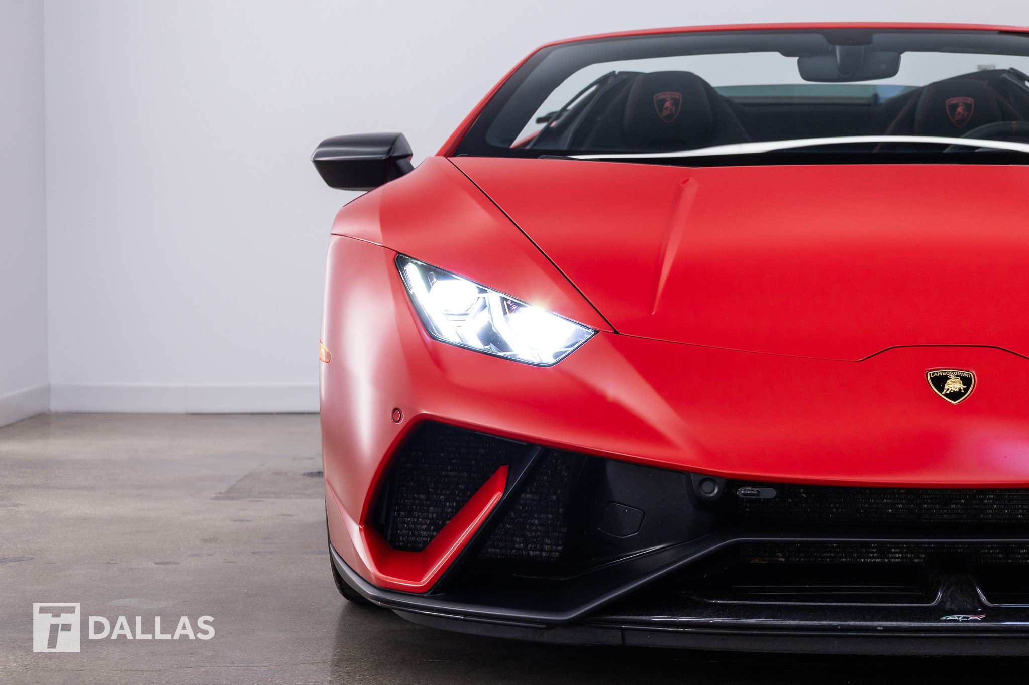 Used 2018 Lamborghini Huracan Performante AWD/4WD image 24