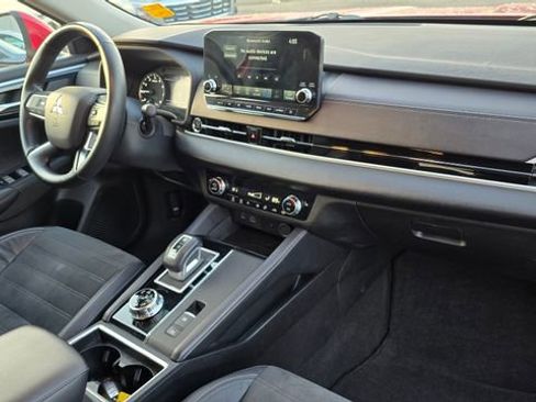 Used 2022 Mitsubishi Outlander SE image 14