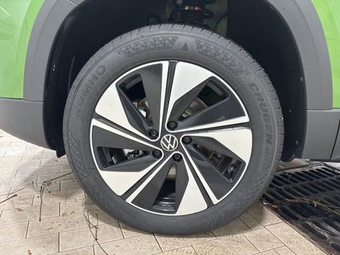 New 2025 Volkswagen Taos SE image 17