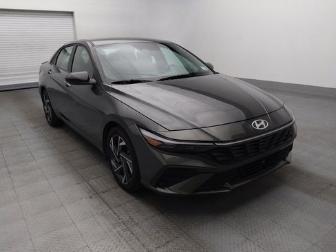 Used 2025 Hyundai Elantra Sport FWD image 13