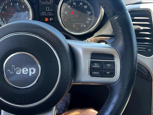 Used 2013 Jeep Grand Cherokee Laredo AWD/4WD image 12
